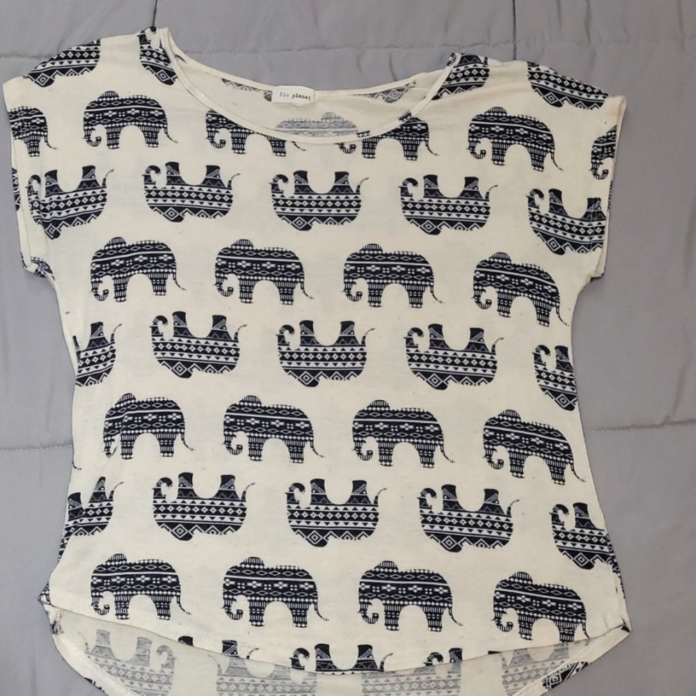 Size M, cream with blue elephant